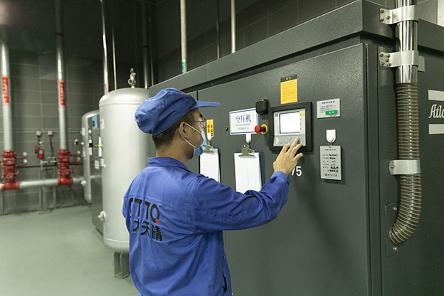 16581939747729793C6C.jpg 3V7A4680.jpg