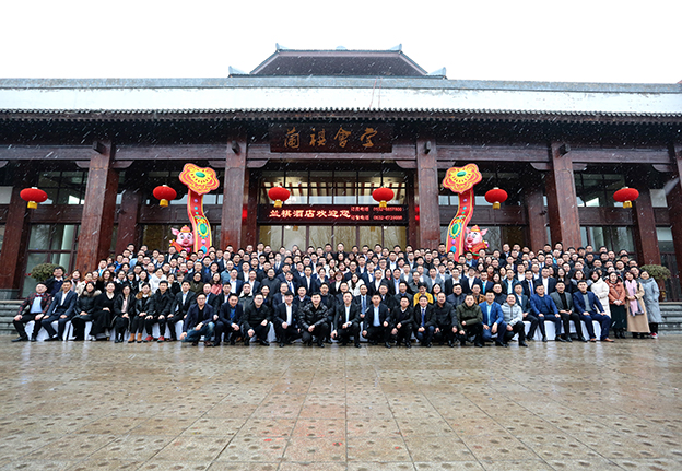 16657343596129444D0D.jpg CF9A9276.JPG